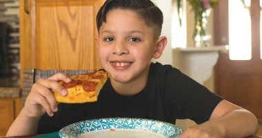 Front cover for More Pizza! by Barbara M. Flores; Elena Castro; Eddie Hernández and Marty Martinez