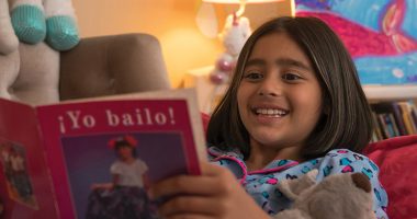 Front cover for ¡A la cama! by Barbara M. Flores; Elena Castro; Eddie Hernández