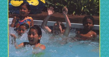 Front cover for Nos encanta chapotear by Dinah Johnson and Maria Victoria Torrey