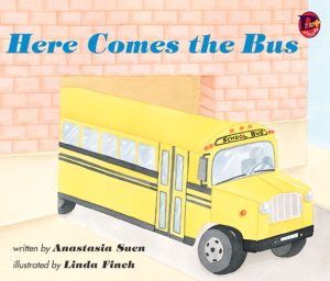 Front cover for Here Comes the Bus by Anastasia Suen and Linda Finch