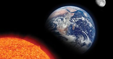 Front cover for The Sun, Earth, and Moon by Barbara M. Flores; Elena Castro; Eddie Hernández