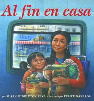 Front cover for Al fin en casa / Home at Last by Susan Middleton Elya and Felipe Davalos